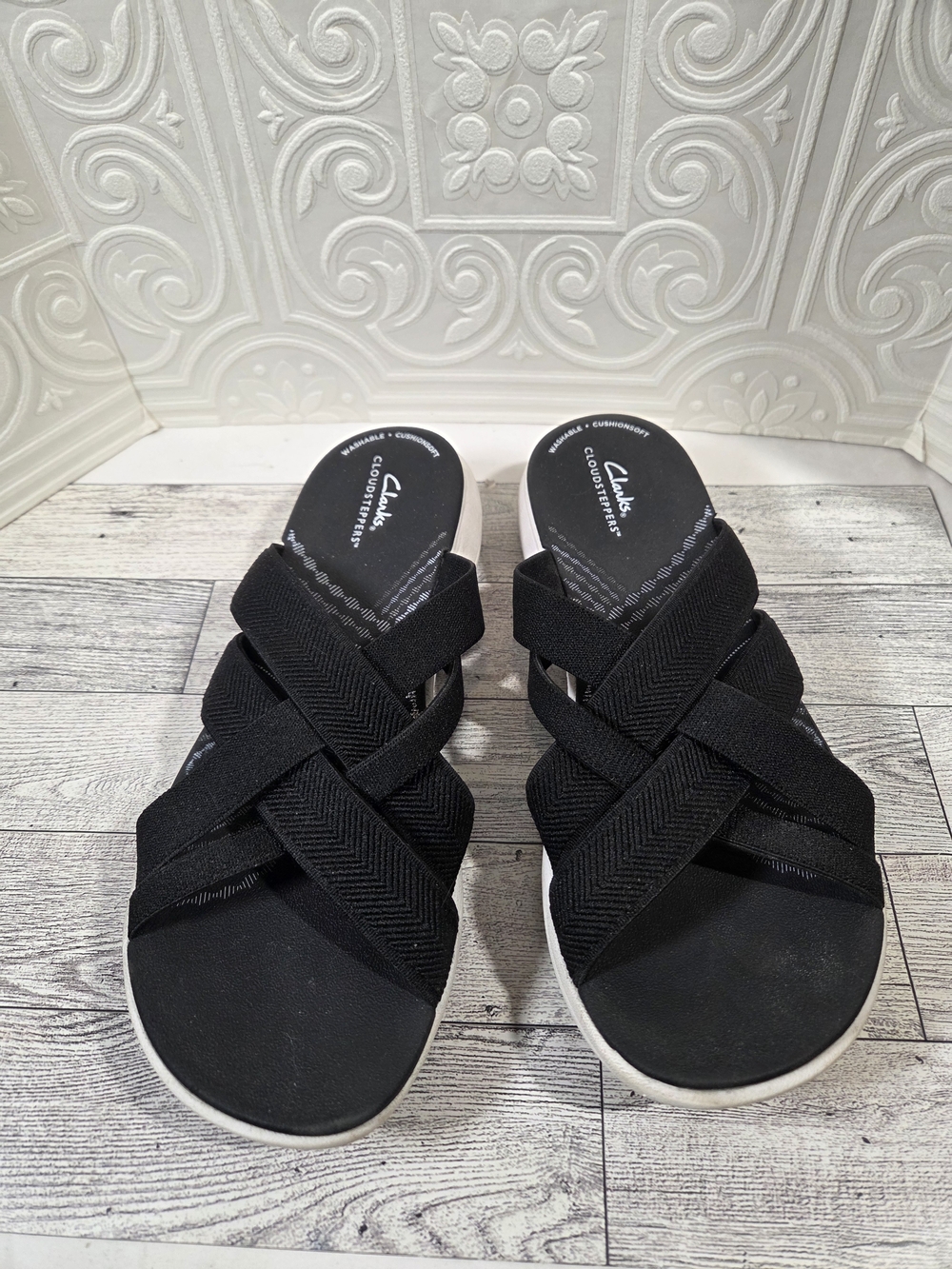Clarks Women’s Cloudsteppers Black Crisscross Elastic Slide Sandals
